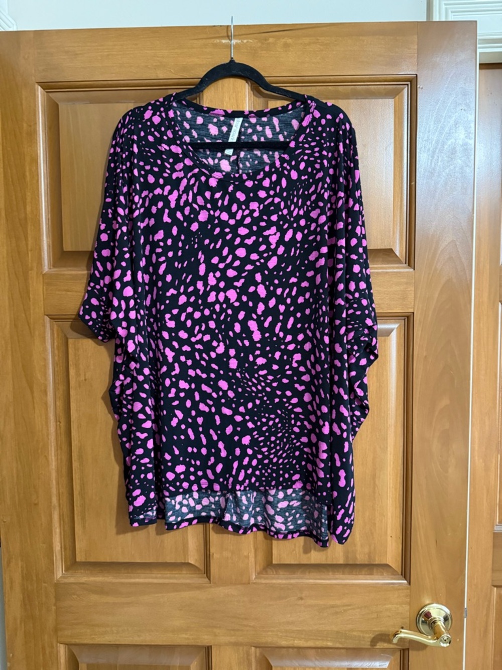 Women's Black Blouse with Pink Spot Print. Very Oversized, fit me as a 2xl.